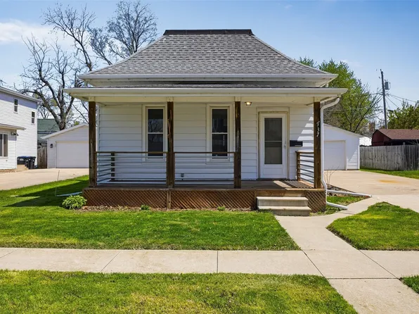 937 8th St, Marion, IA 52302