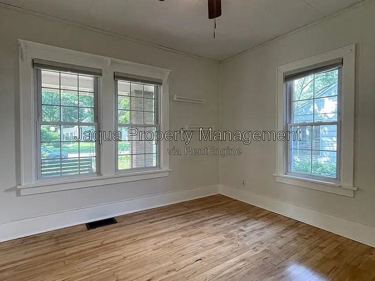 1425 Lakeway Ave — Photo 13