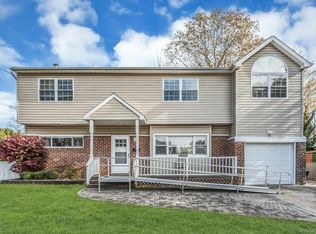 77 Marvin Ln, Commack, NY 11725