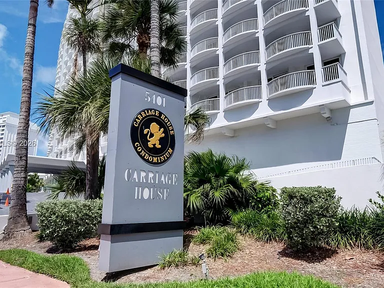 5401 Collins Ave #1126 — Photo 2