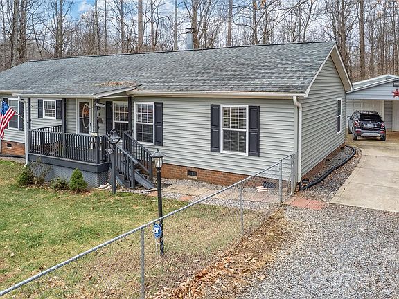 5th image of 230 Hickory Nut Dr