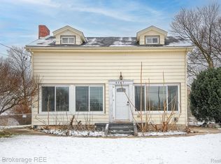 4047 S Center Rd, Burton, MI 48519