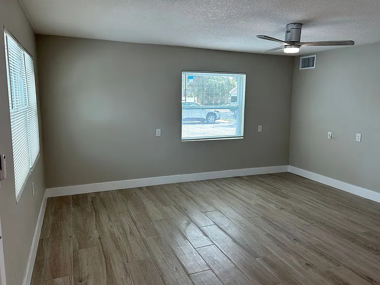 2502 Bay Blvd #1 — Photo 8