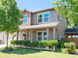 449 N 7th St, Central Point, OR 97502