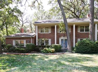 1098 Forest Hill Rd, Lake Forest, IL 60045