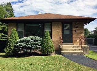 597 Green Bay Rd, Highland Park, IL 60035