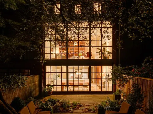 233 W 11th St, New York, NY 10014