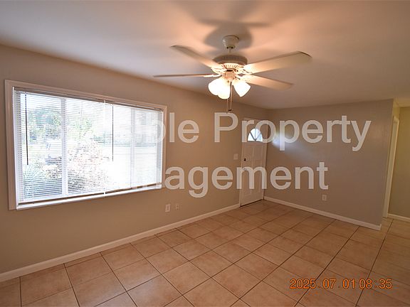 3rd image of 818 49th Ave N
