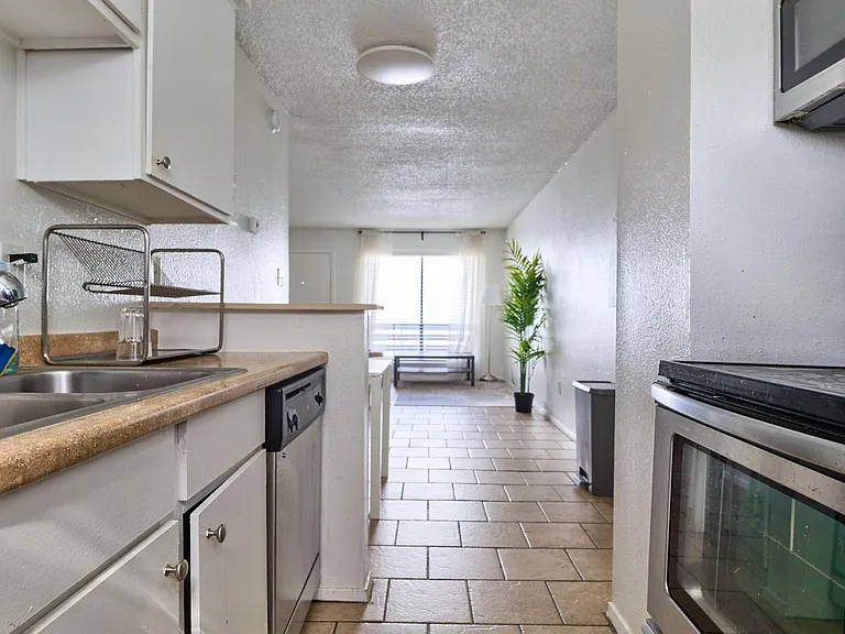 Peppertree Apartments — Photo 29