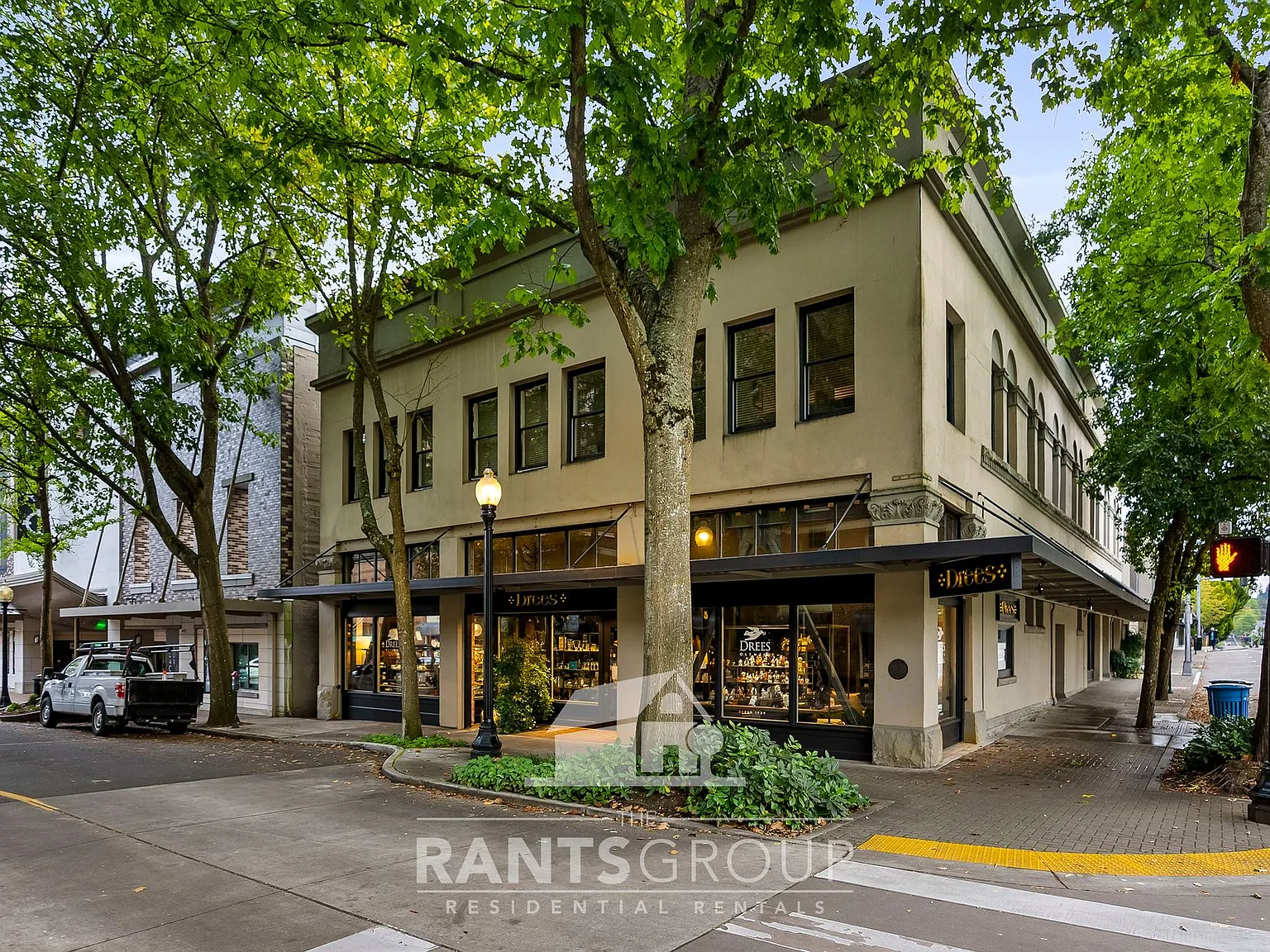 Thompson Apartments — Photo 2
