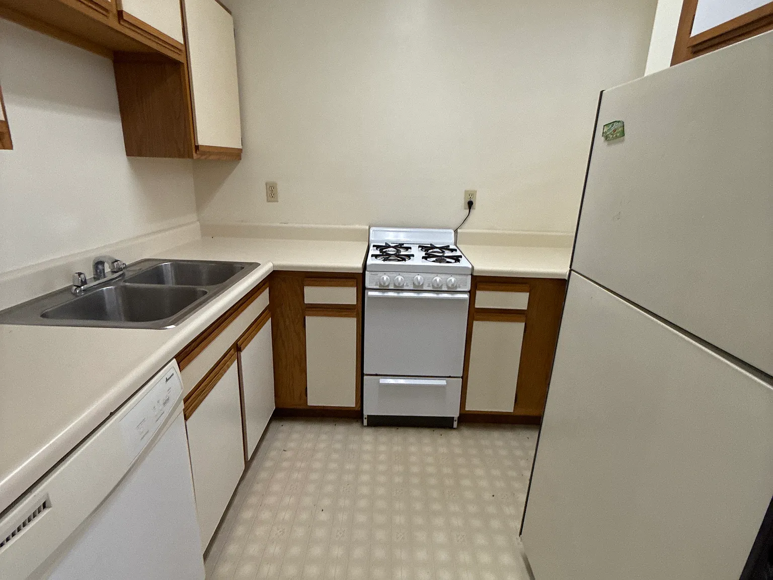Studio, 740 sqft, $695 — Photo 4