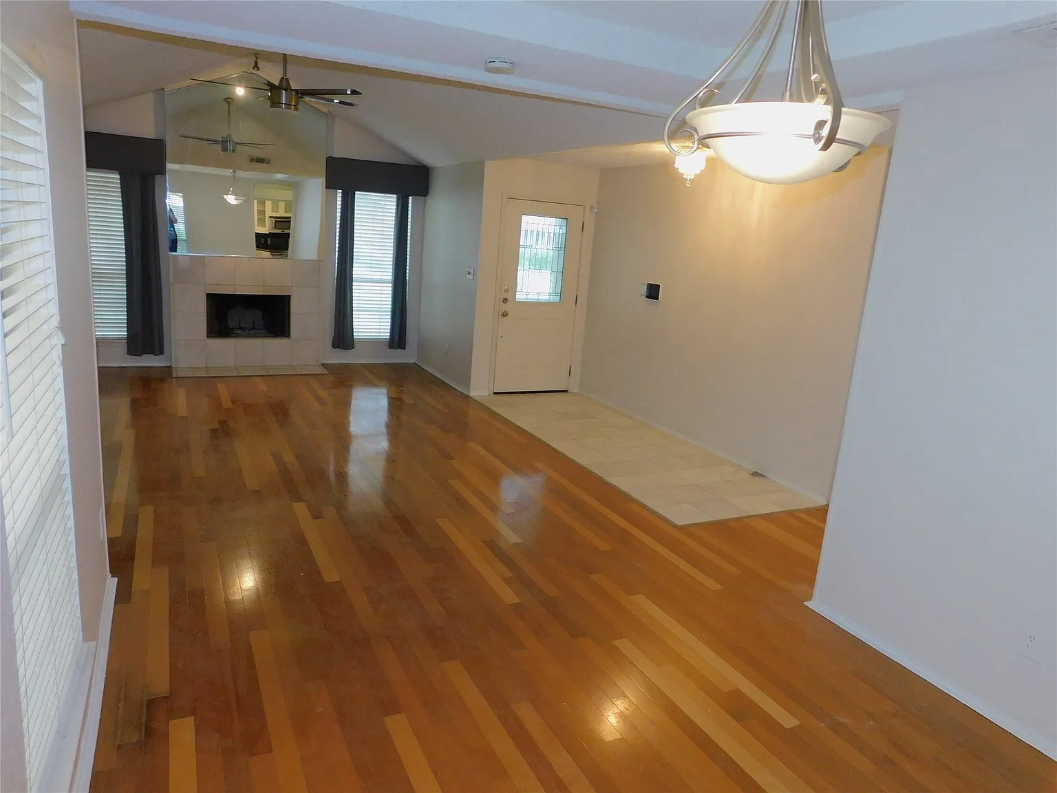 3 bed, 2.0 bath, 1402 sqft, $2,500 — Photo 4