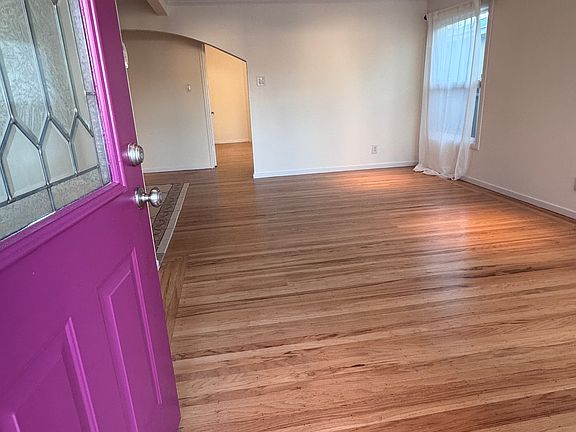 3rd image of 415 Wisteria Dr