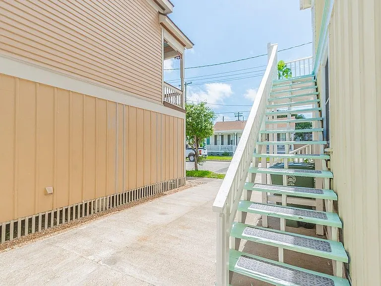 1406 Moody Ave #2 — Photo 3