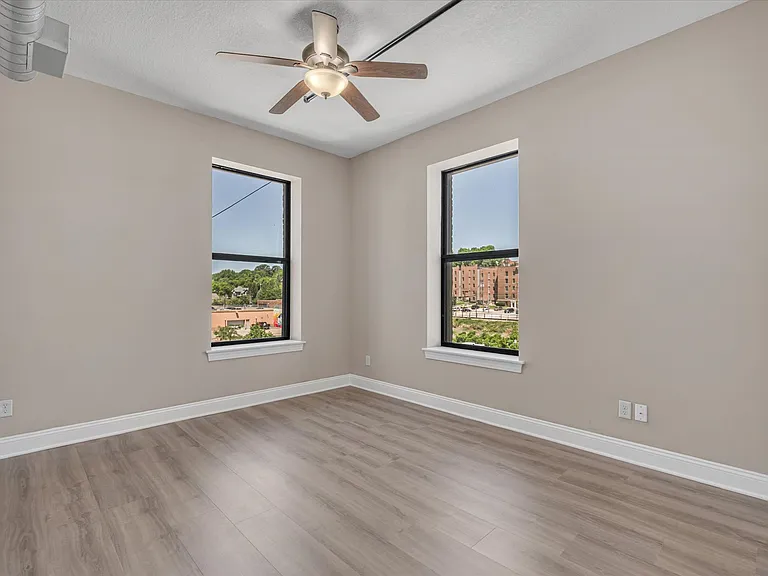 400 N Main St #405 — Photo 21