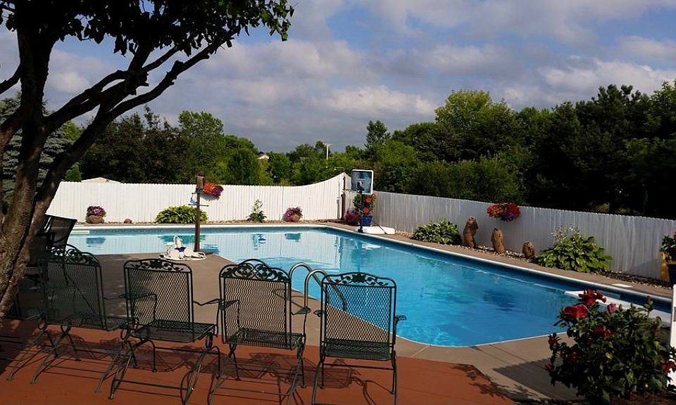 1st image of 949 Briar Glen Ct