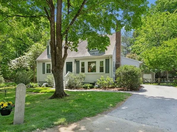 8 Grant Pl, Lexington, MA 02420