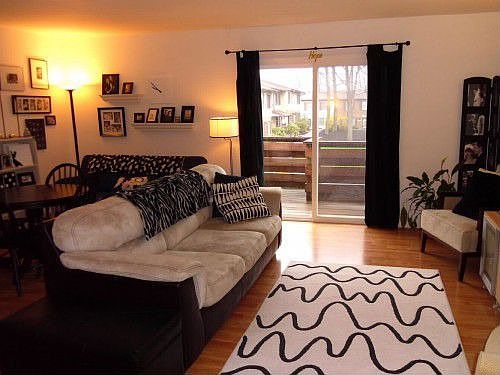 3rd image of 122 Haverford Cir
