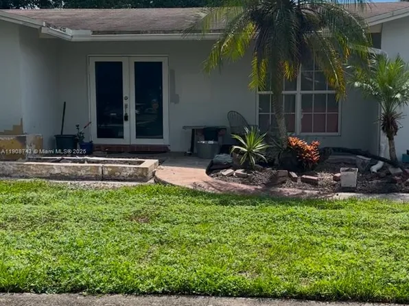 11110 NW 17th Ct, Hollywood, FL 33026
