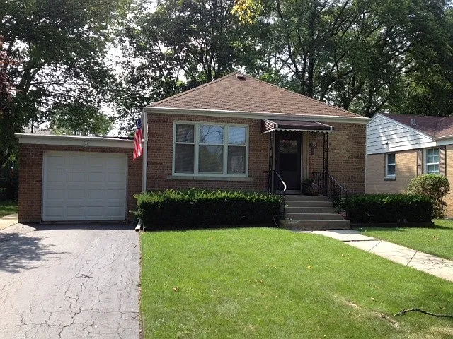 318 Montgomery Ln photo 1