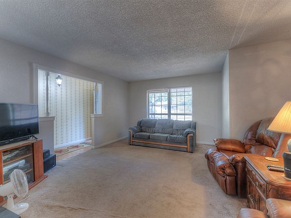 4th image of 306 W 32nd St S