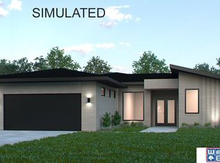 8439 Birkett Dr, Lincoln, NE 68526
