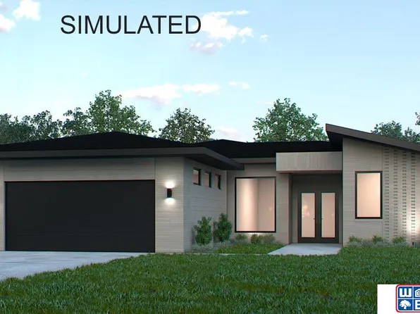 8439 Birkett Dr, Lincoln, NE 68526