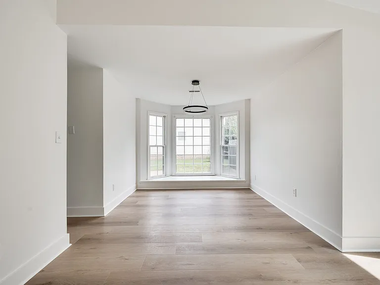 520 Riverview Dr — Photo 16