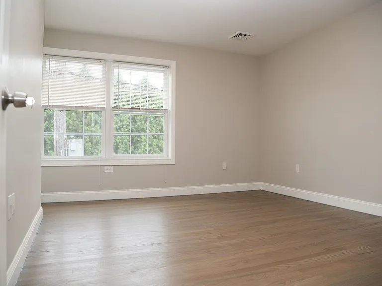 517 Admiral St — Photo 30