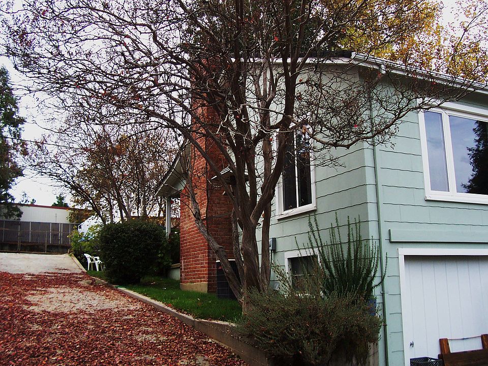 2nd image of 327 Buena Vista St