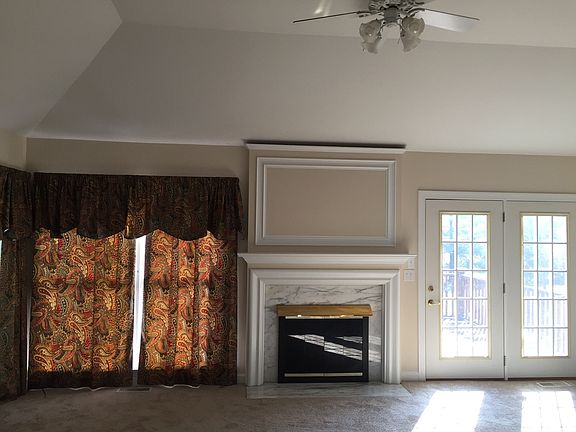 4th image of 611 Hilltop Dr