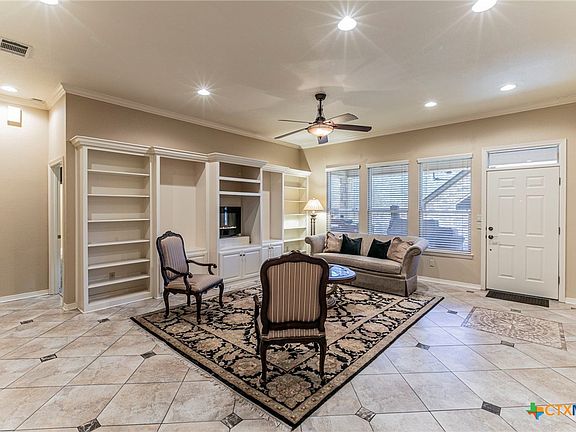 3rd image of 1305 Daisy Ln