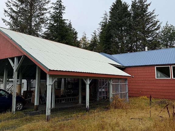 3rd image of 104 E Henrichs Loop Rd