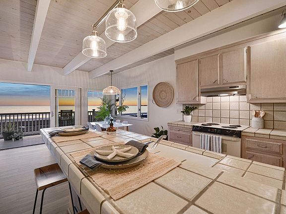 3rd image of 615 Beach Dr
