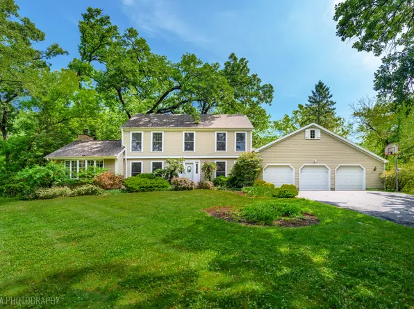 7108 Red Barn Rd, Crystal Lake, IL 60012