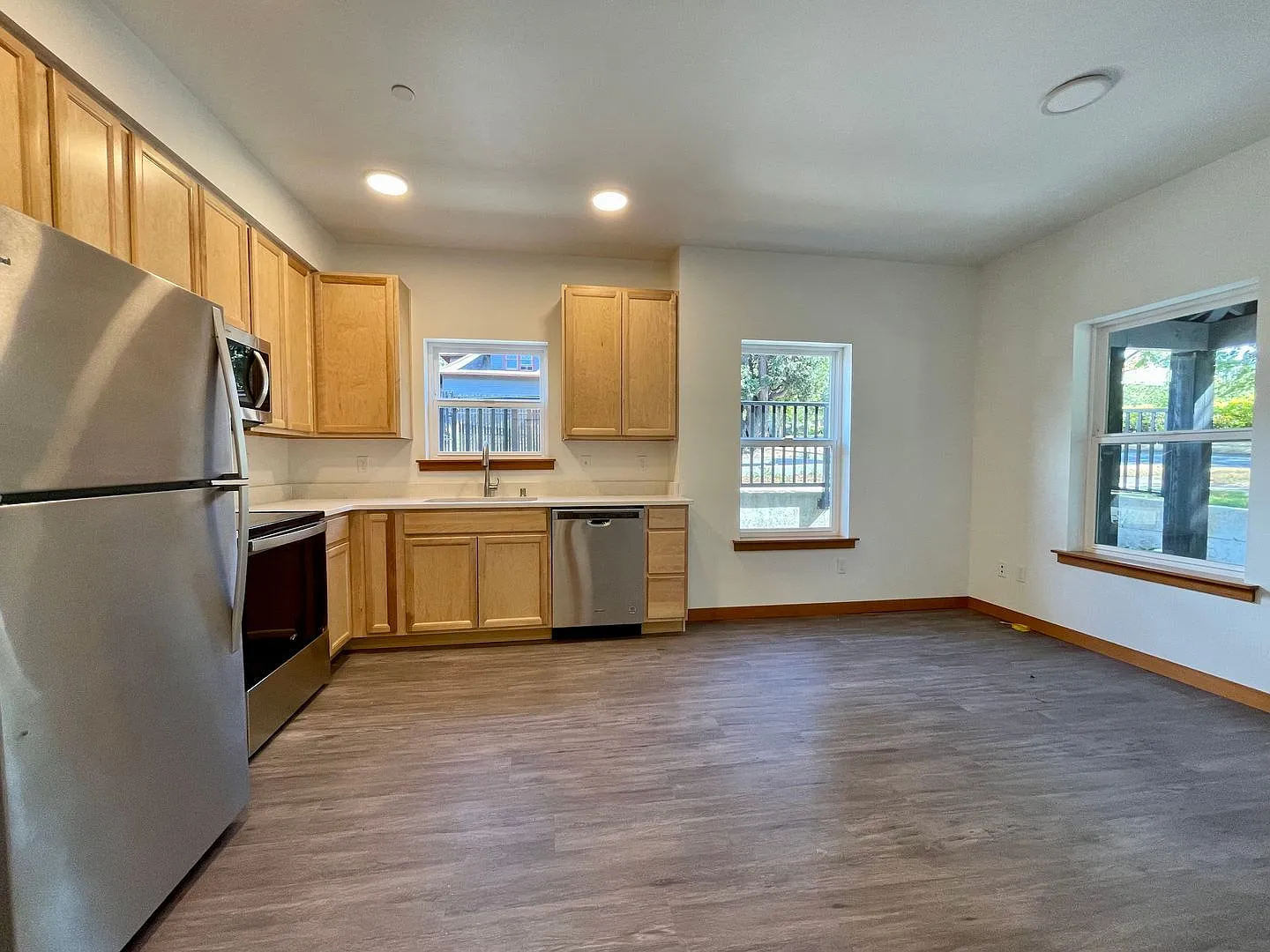 Rooming unit - ROOM for RENT with shared living spaces. WWU Students Welcome! — Photo 1