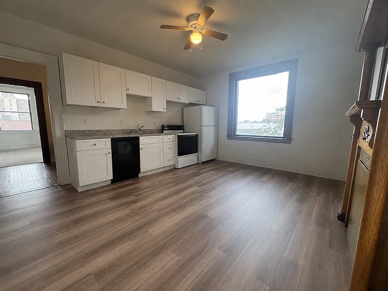 4821 Centre Avenue — Photo 4