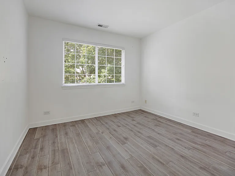 54 Egg Harbour Ct — Photo 16