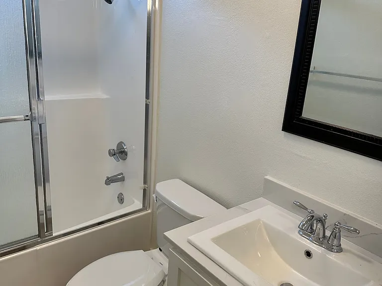 5636 Strohm Apartments — Photo 8