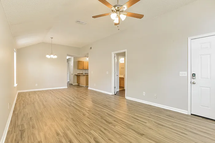 496 Cedar Park Cir — Photo 4