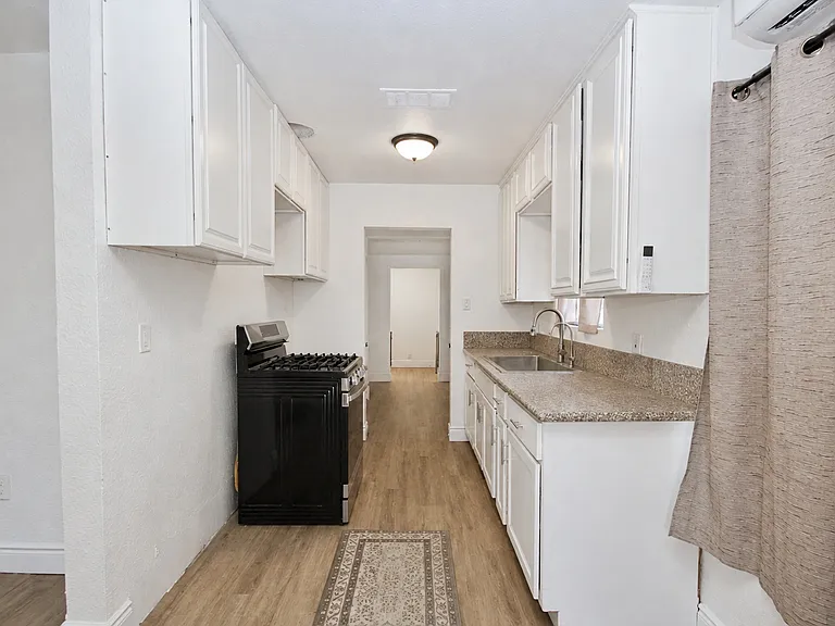917 N H St — Photo 7