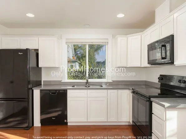 7712 SE Washington St, Portland, OR 97215