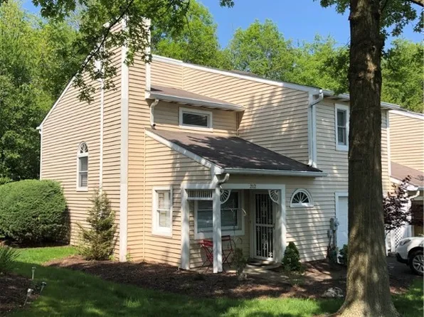 212 Carpenter Ln, Pittsburgh, PA 15212