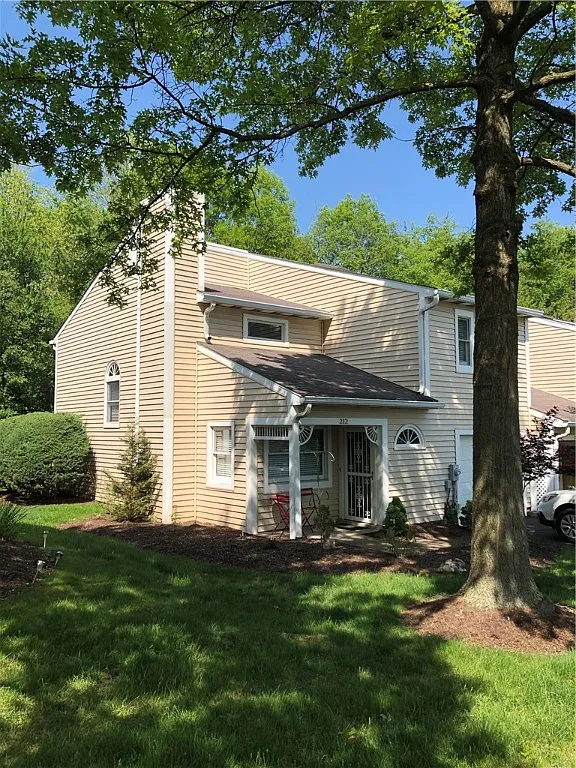 212 Carpenter Ln photo 1