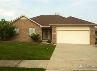 49300 Stratford Dr, Chesterfield, MI 48047