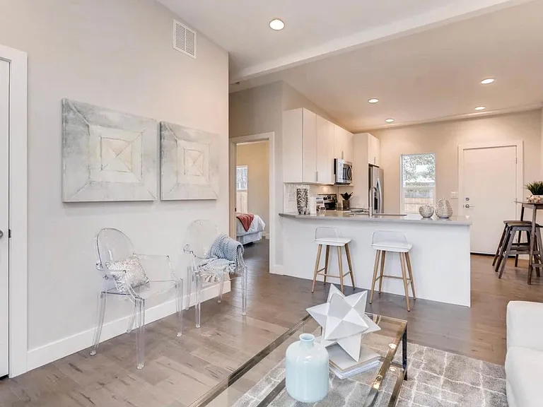 1121 W 36th Ave — Photo 15
