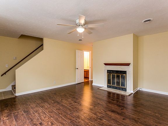 stairway leads to the 2nd fl