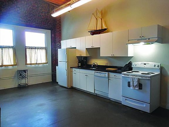 3rd image of 90 Lafayette St APT 207