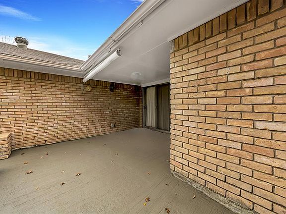 3rd image of 1233 Hanna Cir