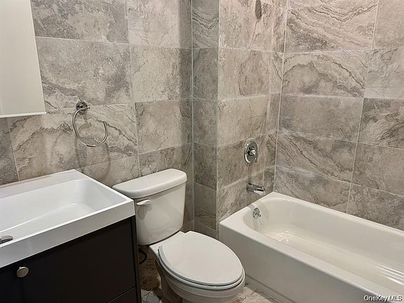 5th image of 362 W Merrick Rd #207